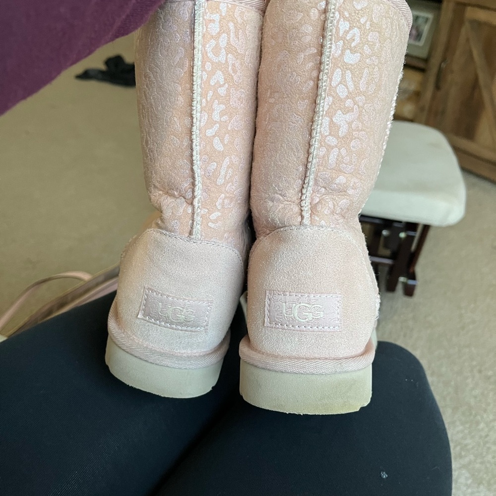Uggs - image 2